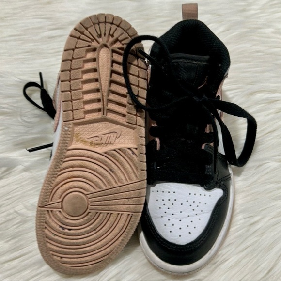 Nike Jordan 1 Mid in Arctic Orange Black Toe Kids 11C - Picture 4 of 8